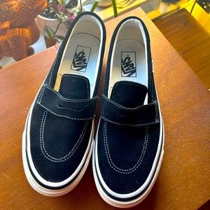 Black and white Vans “Skate Style 53”